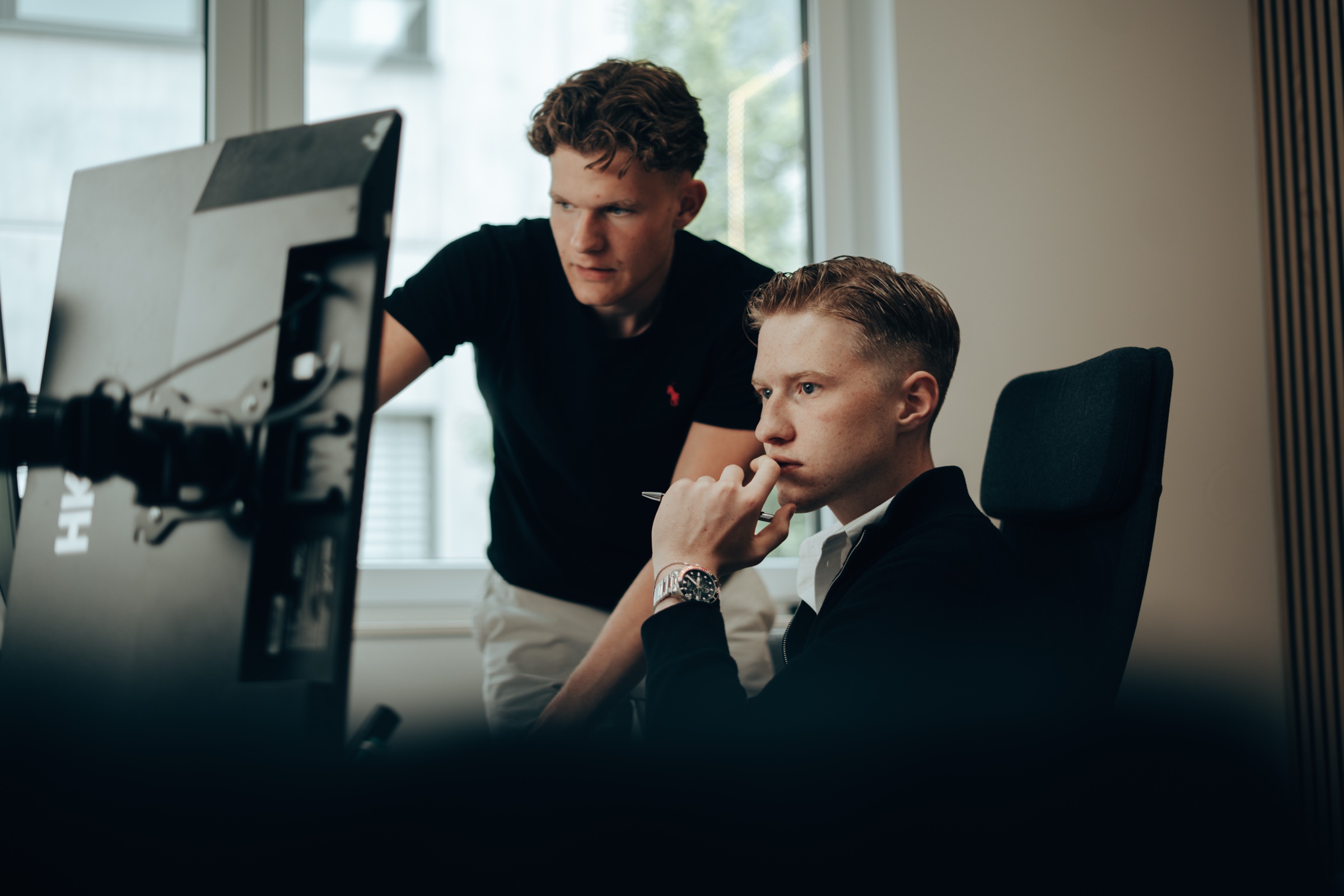 Adrian Lukas und Simon Lorenz bei der Arbeit an Prisma3